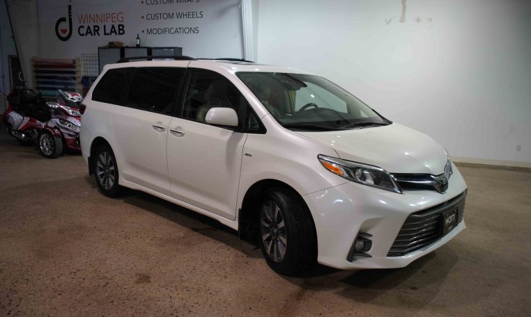 2020 TOYOTA SIENNA XLE | 3,500 lbs Max Towing Capacity