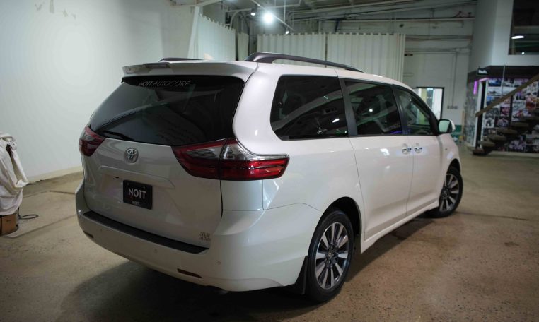 2020 TOYOTA SIENNA XLE | 3,500 lbs Max Towing Capacity