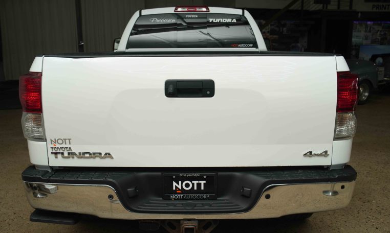 2013 TOYOTA Tundra | Local MB vehicle | Long box | 5th wheel hitch