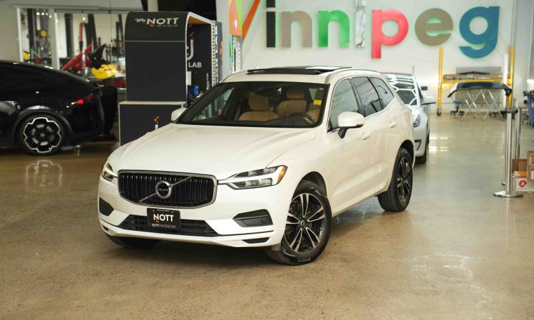 2020 VOLVO XC60 Momentum