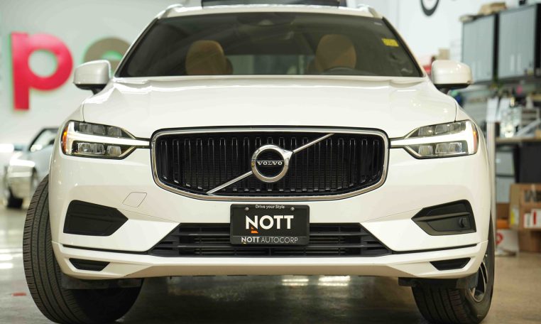 2020 VOLVO XC60 Momentum