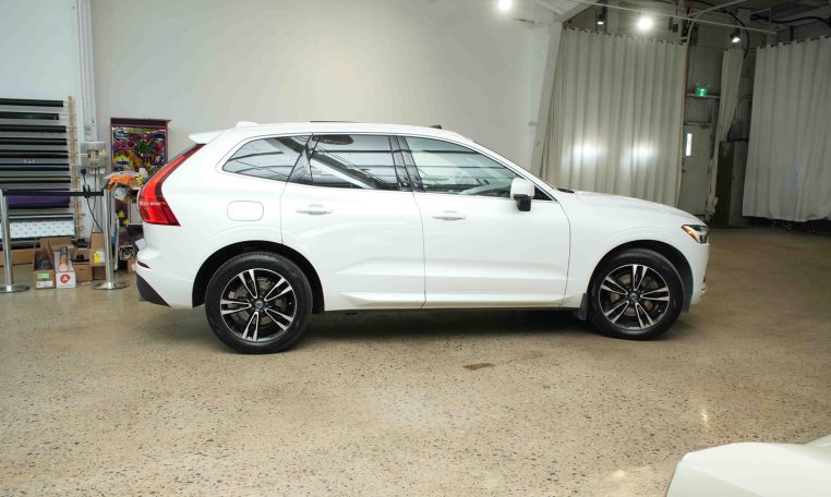 2020 VOLVO XC60 Momentum