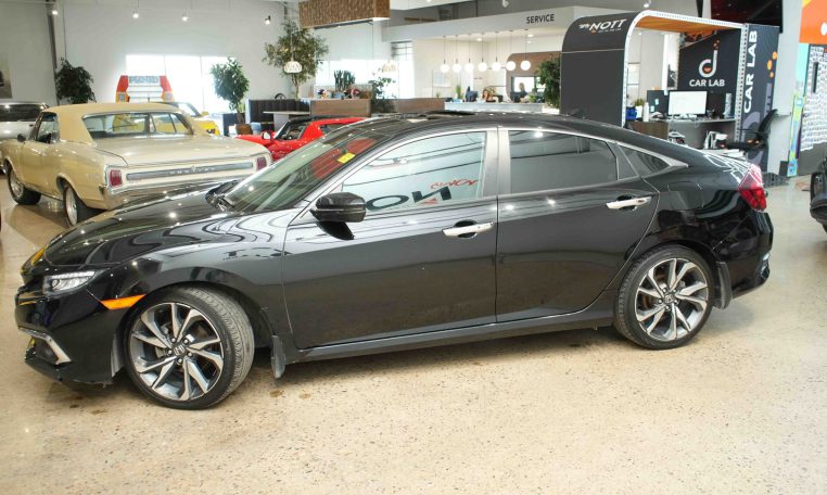 2020 HONDA CIVIC TOURING Local MB Vehicle, One Owner