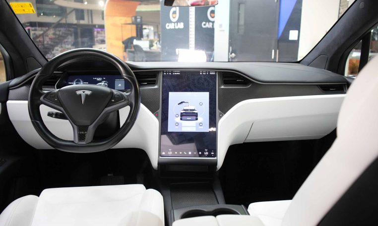 2018 TESLA Model X 75D