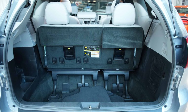 2018 TOYOTA SIENNA LIMITED | BC / MB Vehicle | Rear Entertainment! | Loaded!