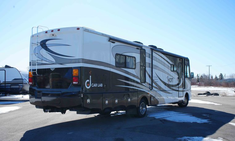 2012 FLEETWOOD BOUNDER CLASSIC  36R Triple Slide / 3 BED/2 BATH