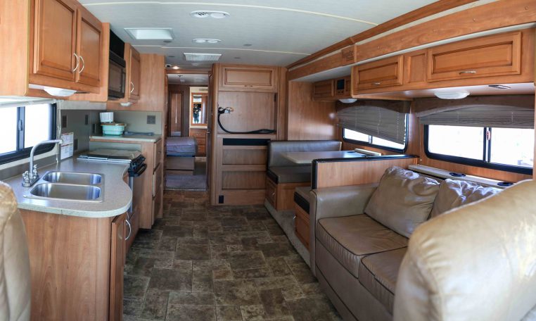 2012 FLEETWOOD BOUNDER CLASSIC  36R Triple Slide / 3 BED/2 BATH