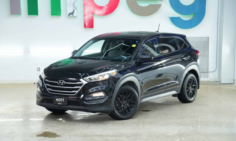 2017 HYUNDAI TUCSON SE 2 Sets of Tires!