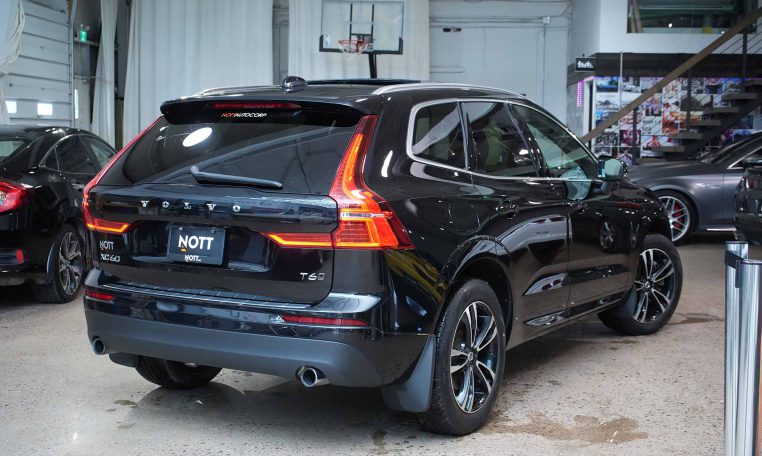 2020 VOLVO XC60 Momentum | All-Wheel Drive