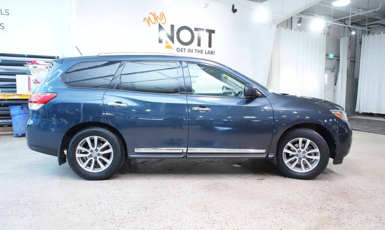 2014 NISSAN PATHFINDER SL Low Mileage | 7 Pass!