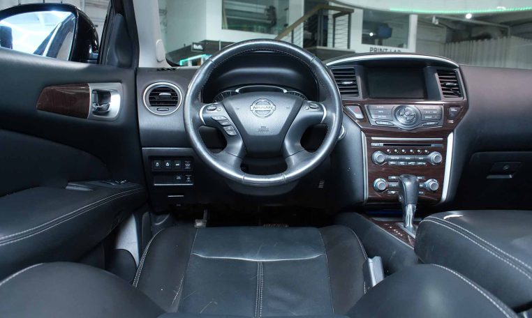 2014 NISSAN PATHFINDER SL Low Mileage | 7 Pass!