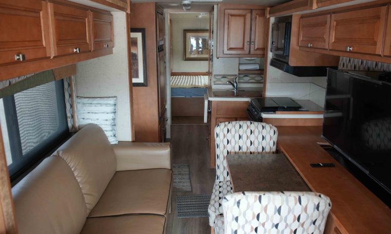 2014 WINNEBAGO VISTA 30T 30T | NO Accidents | Low KM’s | Triple Slideout